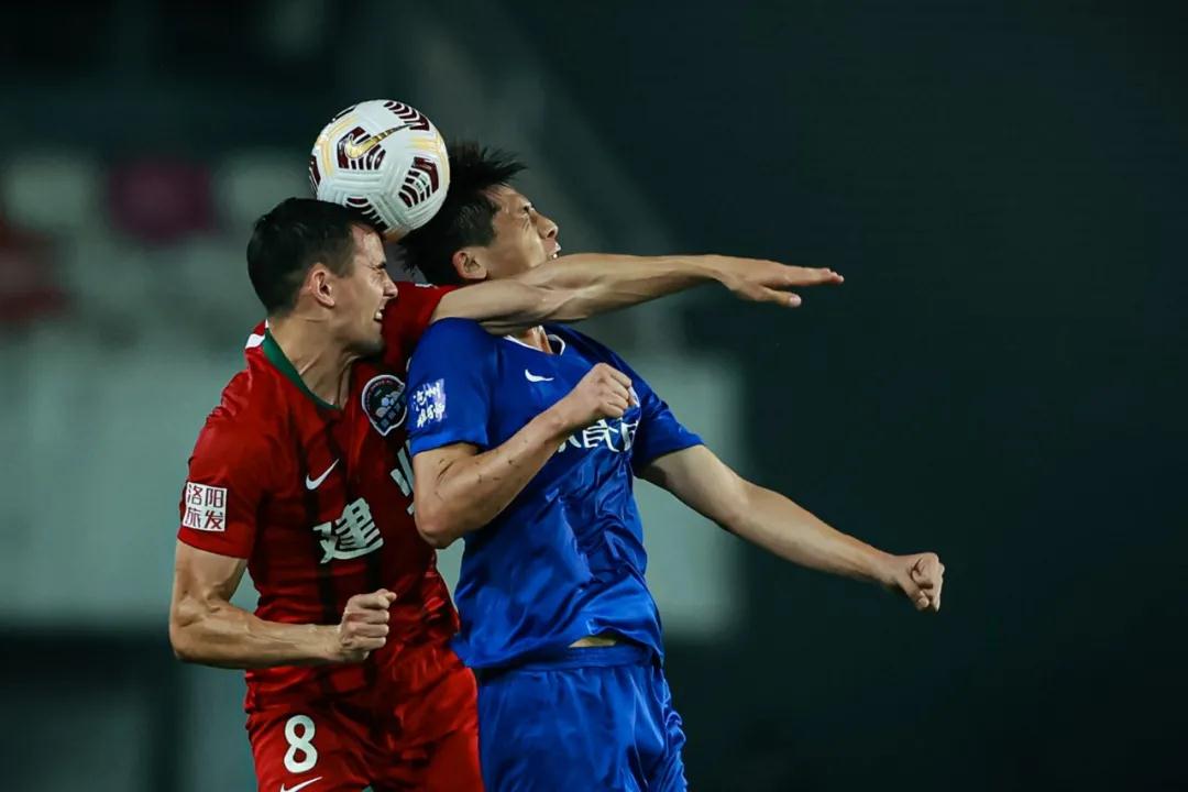 اليونايتد وارسنال مباشرمواجهة ملحمية في الدوري الإنجليزي الممتاز